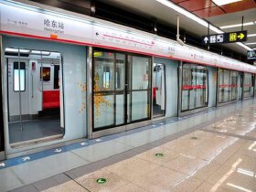 城市烟火气回来了！地铁节后单日*客流量超67万人次